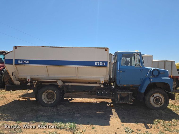 image for item ET1497 1987 Ford LN8000 feed mixer truck