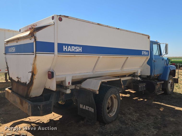 image for item ET1497 1987 Ford LN8000 feed mixer truck