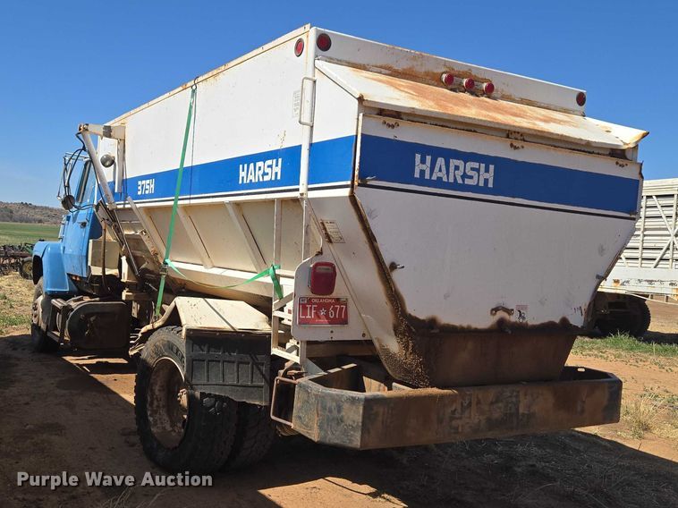 image for item ET1497 1987 Ford LN8000 feed mixer truck