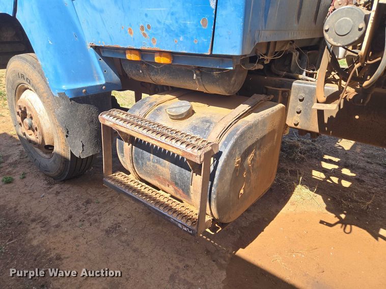 image for item ET1497 1987 Ford LN8000 feed mixer truck