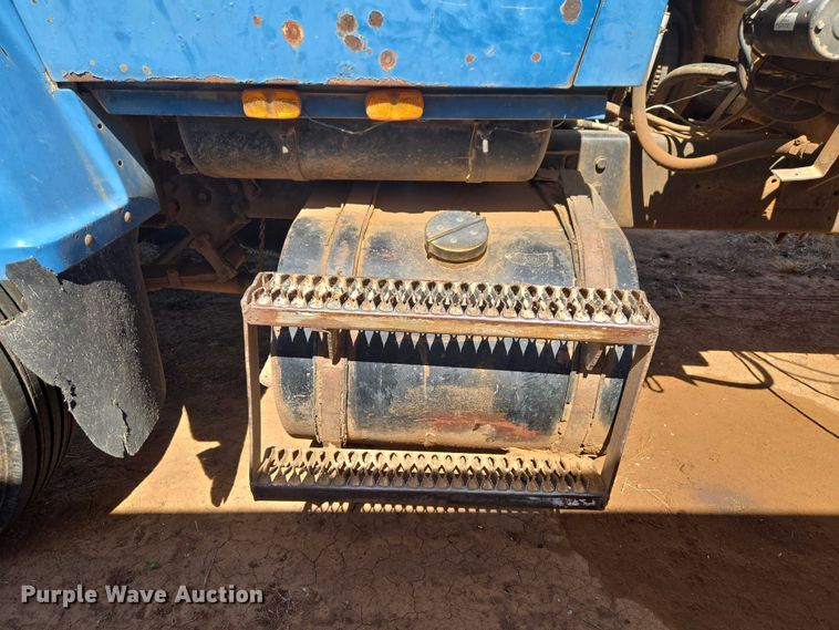 image for item ET1497 1987 Ford LN8000 feed mixer truck