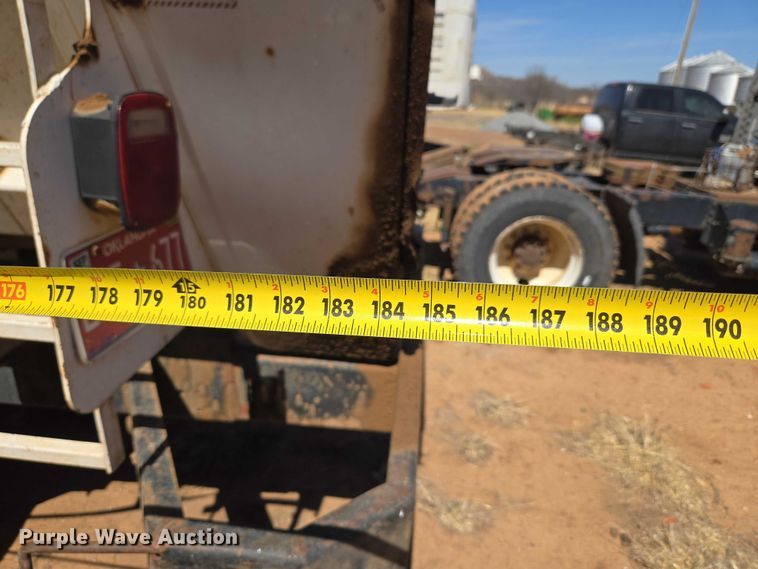 image for item ET1497 1987 Ford LN8000 feed mixer truck