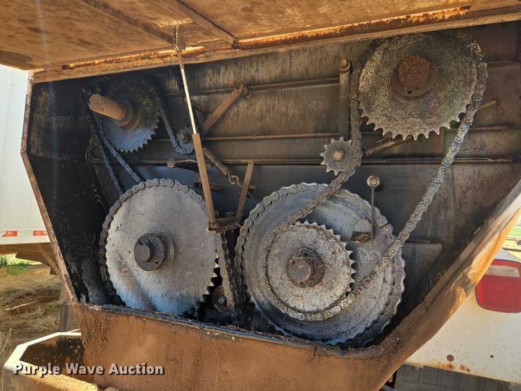 image for item ET1497 1987 Ford LN8000 feed mixer truck