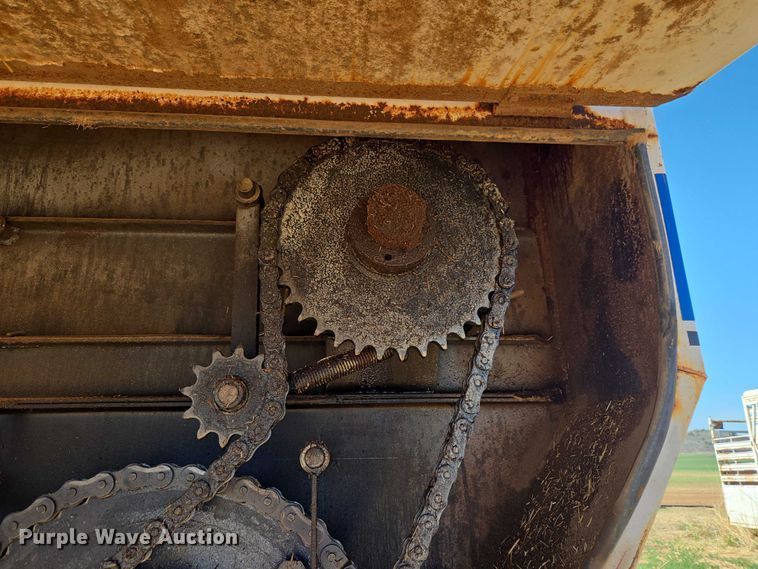 image for item ET1497 1987 Ford LN8000 feed mixer truck