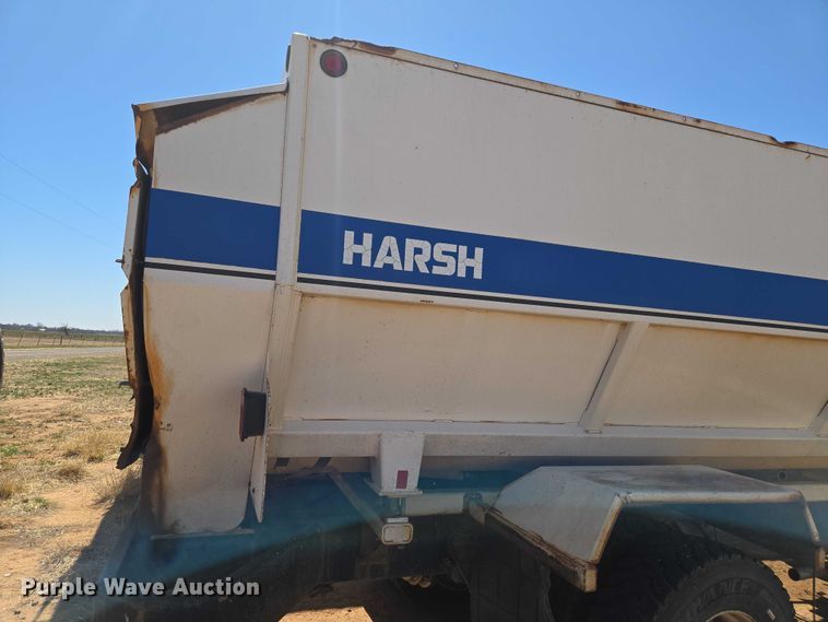 image for item ET1497 1987 Ford LN8000 feed mixer truck