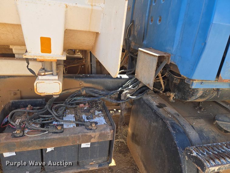 image for item ET1497 1987 Ford LN8000 feed mixer truck