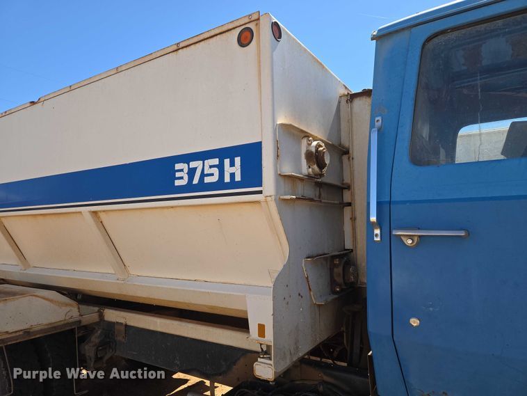 image for item ET1497 1987 Ford LN8000 feed mixer truck