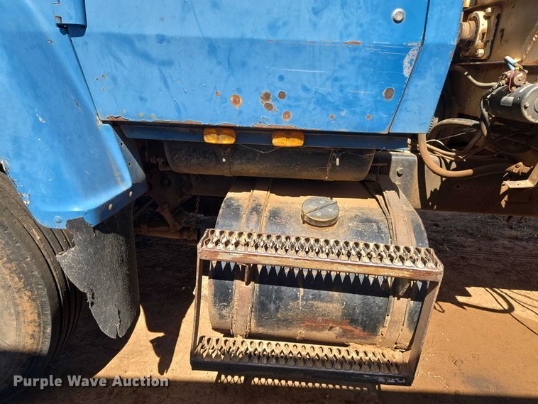 image for item ET1497 1987 Ford LN8000 feed mixer truck