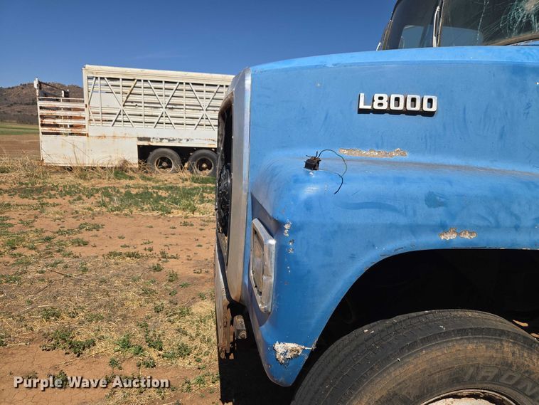 image for item ET1497 1987 Ford LN8000 feed mixer truck