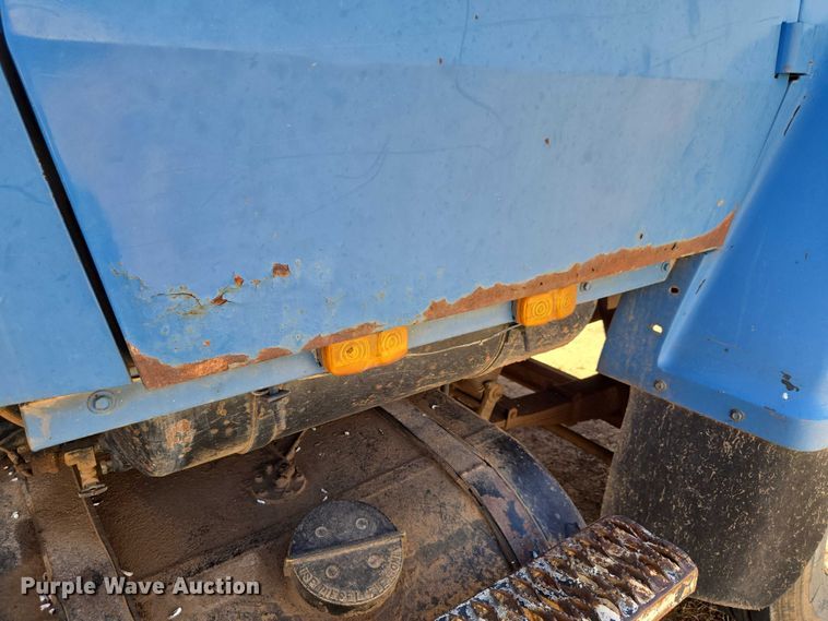 image for item ET1497 1987 Ford LN8000 feed mixer truck