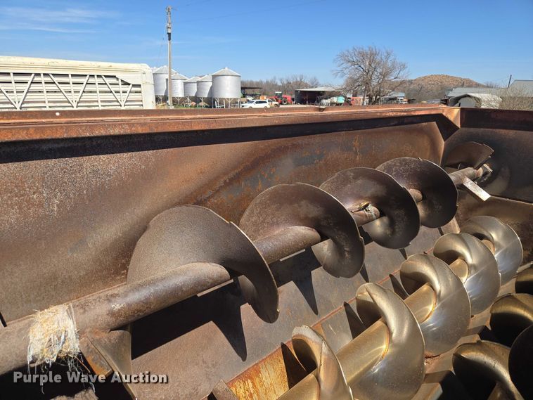 image for item ET1497 1987 Ford LN8000 feed mixer truck