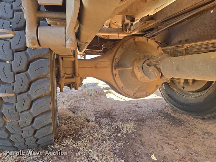 image for item ET1497 1987 Ford LN8000 feed mixer truck