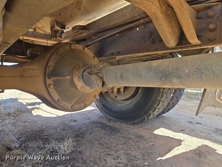 image for item ET1497 1987 Ford LN8000 feed mixer truck