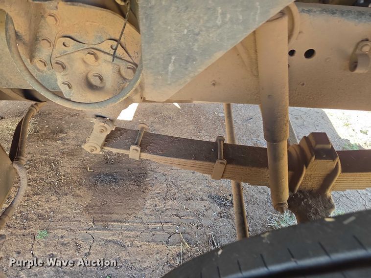 image for item ET1497 1987 Ford LN8000 feed mixer truck