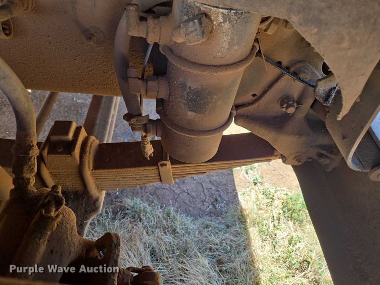 image for item ET1497 1987 Ford LN8000 feed mixer truck