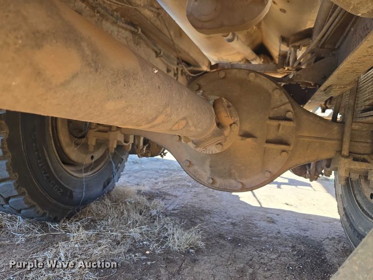 image for item ET1497 1987 Ford LN8000 feed mixer truck