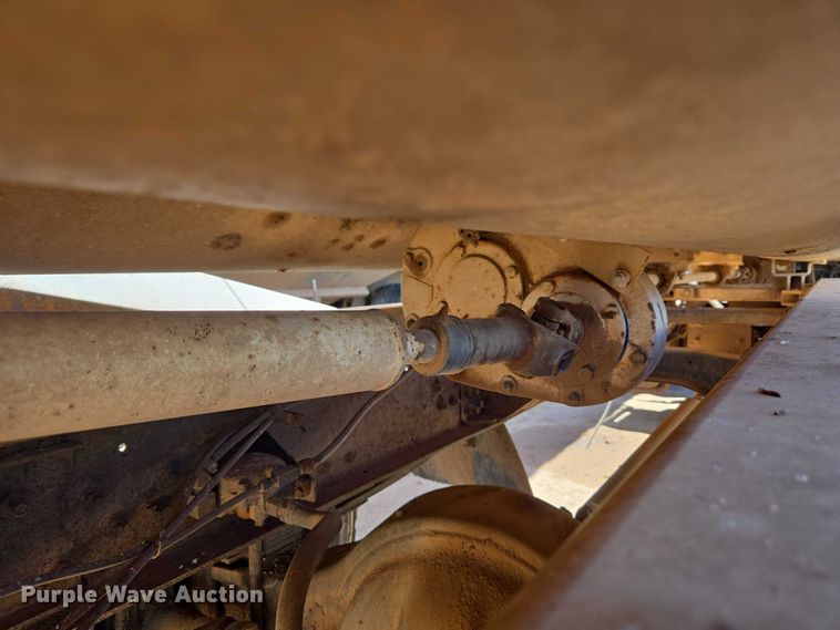 image for item ET1497 1987 Ford LN8000 feed mixer truck