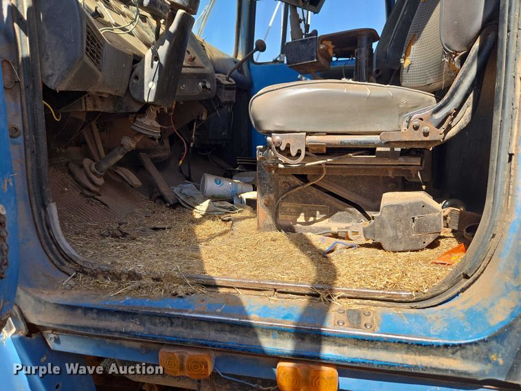 image for item ET1497 1987 Ford LN8000 feed mixer truck