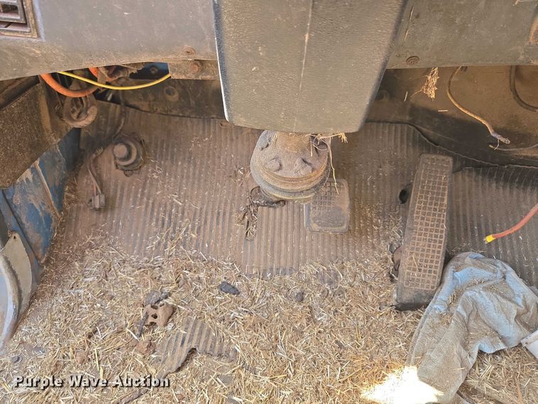 image for item ET1497 1987 Ford LN8000 feed mixer truck