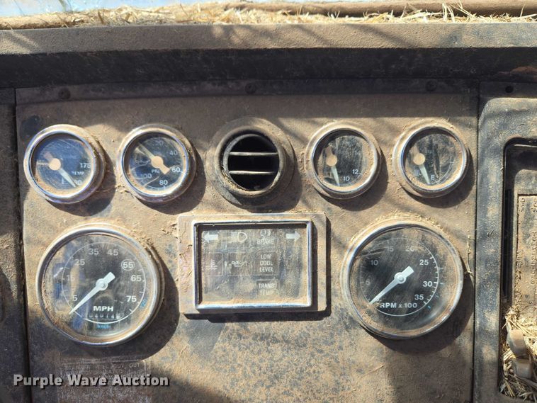 image for item ET1497 1987 Ford LN8000 feed mixer truck