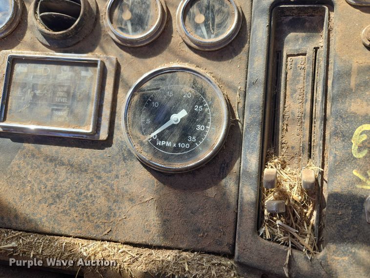 image for item ET1497 1987 Ford LN8000 feed mixer truck