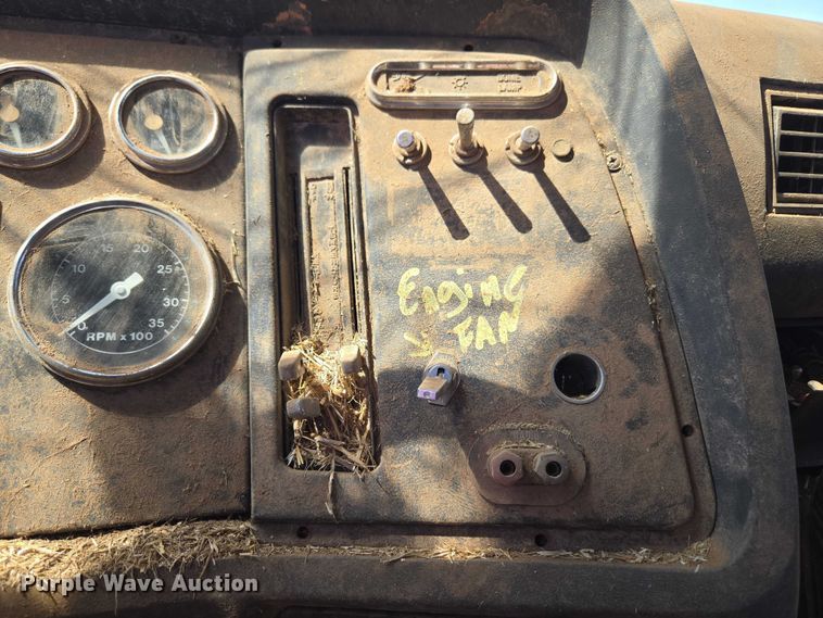 image for item ET1497 1987 Ford LN8000 feed mixer truck