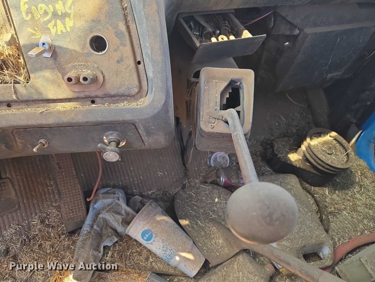 image for item ET1497 1987 Ford LN8000 feed mixer truck