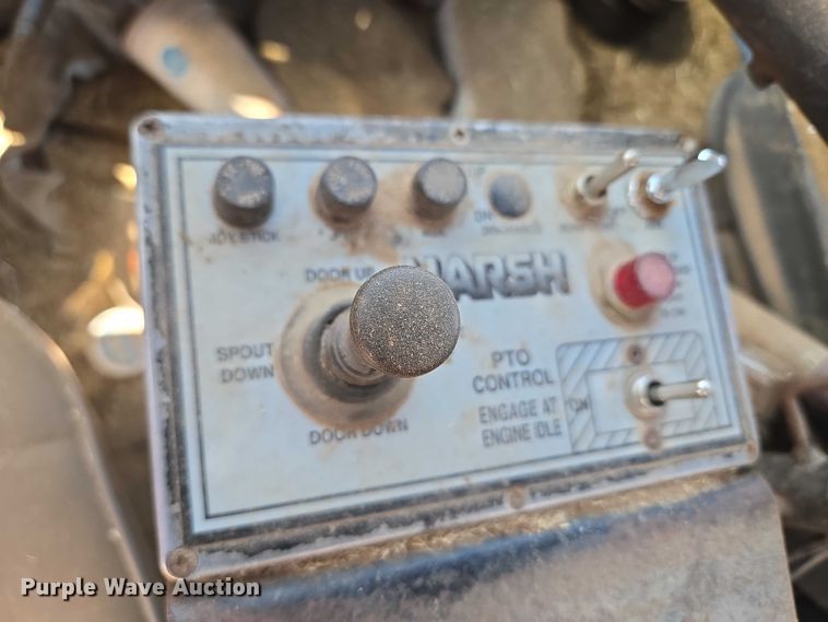 image for item ET1497 1987 Ford LN8000 feed mixer truck