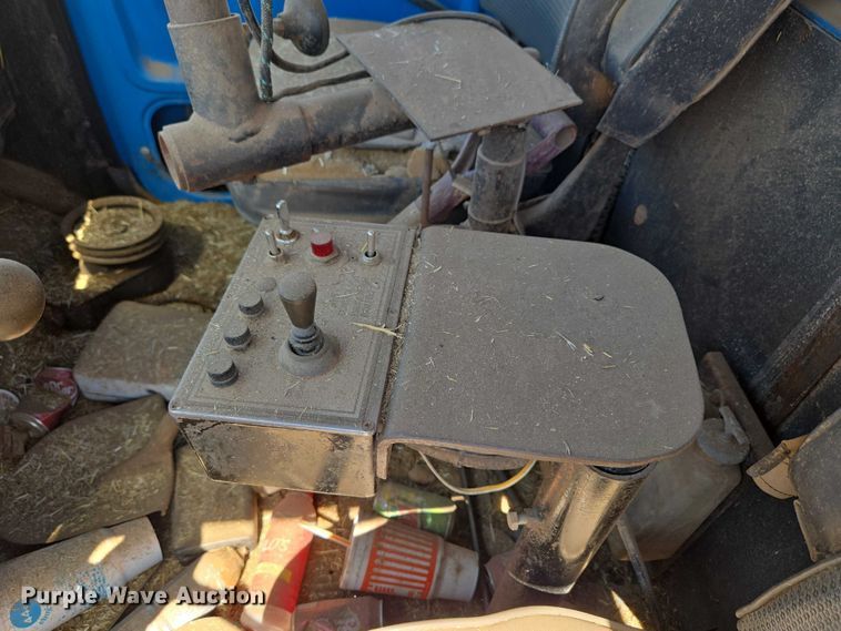 image for item ET1497 1987 Ford LN8000 feed mixer truck