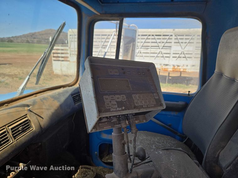 image for item ET1497 1987 Ford LN8000 feed mixer truck