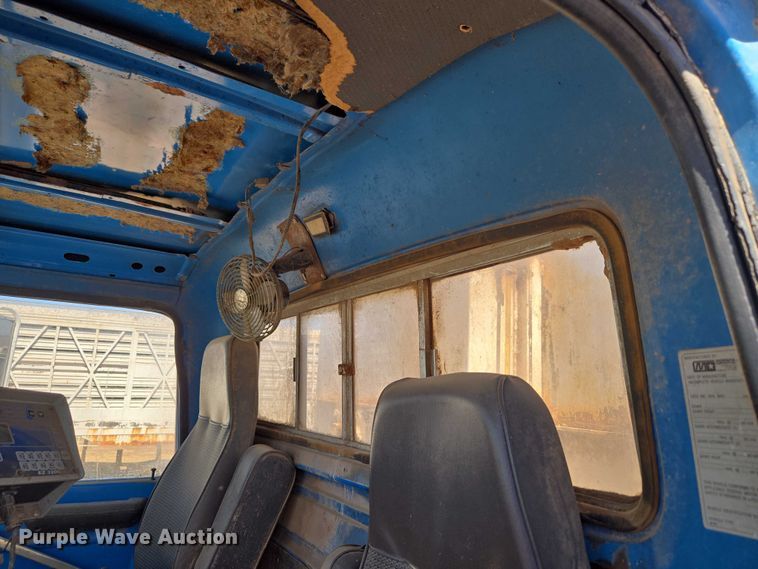 image for item ET1497 1987 Ford LN8000 feed mixer truck