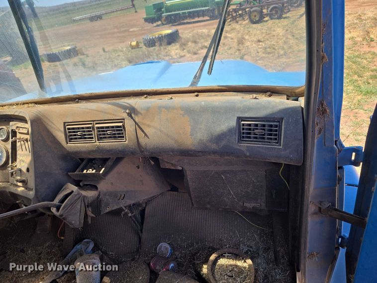 image for item ET1497 1987 Ford LN8000 feed mixer truck