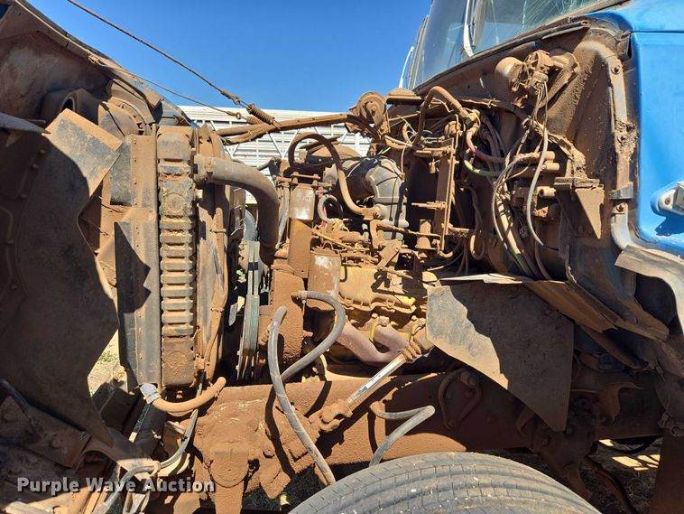 image for item ET1497 1987 Ford LN8000 feed mixer truck