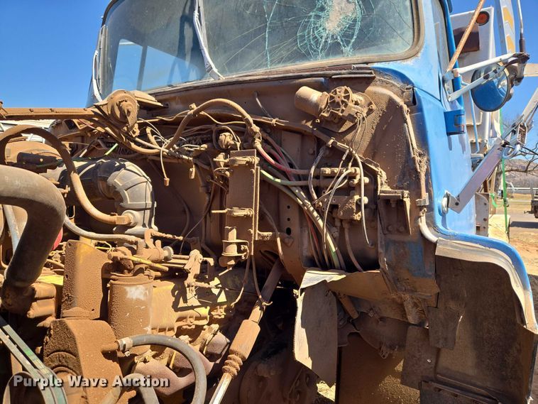 image for item ET1497 1987 Ford LN8000 feed mixer truck