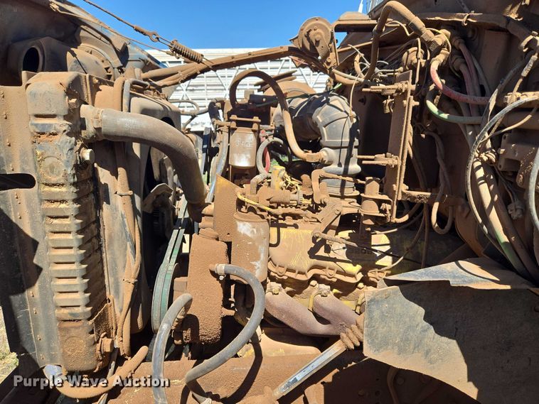 image for item ET1497 1987 Ford LN8000 feed mixer truck