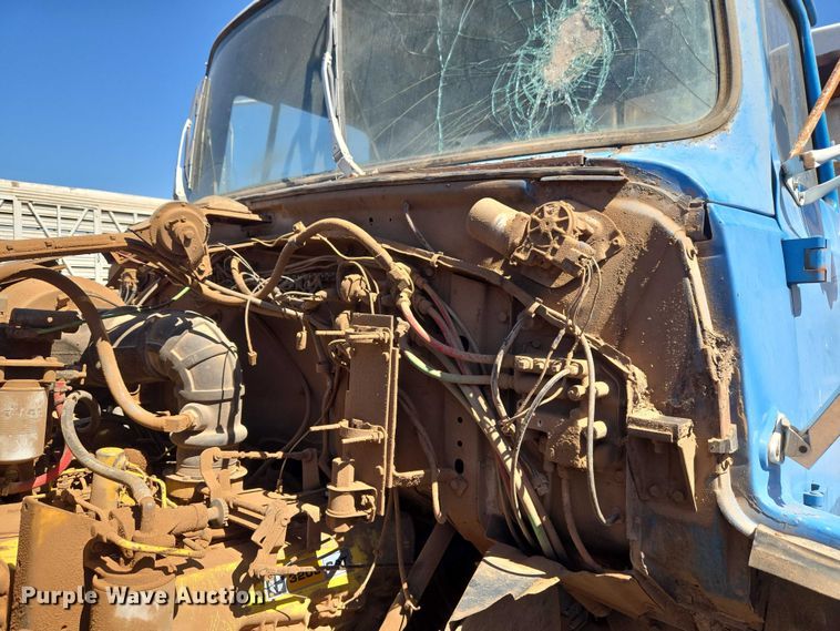 image for item ET1497 1987 Ford LN8000 feed mixer truck