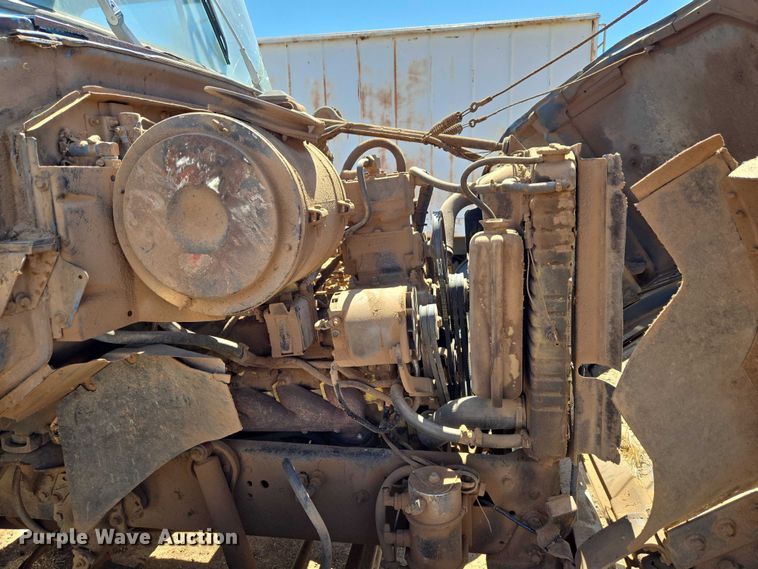 image for item ET1497 1987 Ford LN8000 feed mixer truck