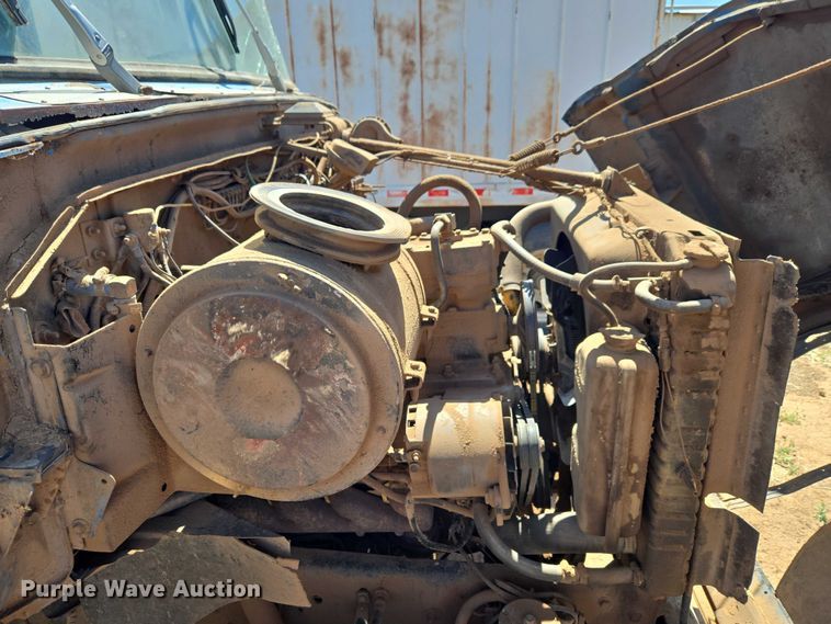 image for item ET1497 1987 Ford LN8000 feed mixer truck