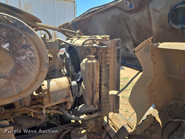 image for item ET1497 1987 Ford LN8000 feed mixer truck