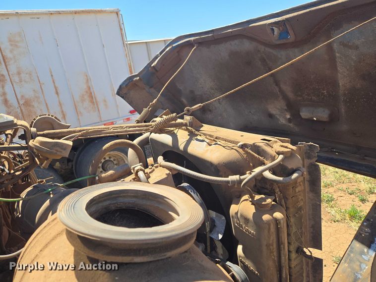 image for item ET1497 1987 Ford LN8000 feed mixer truck