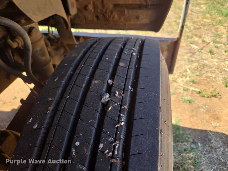 image for item ET1497 1987 Ford LN8000 feed mixer truck