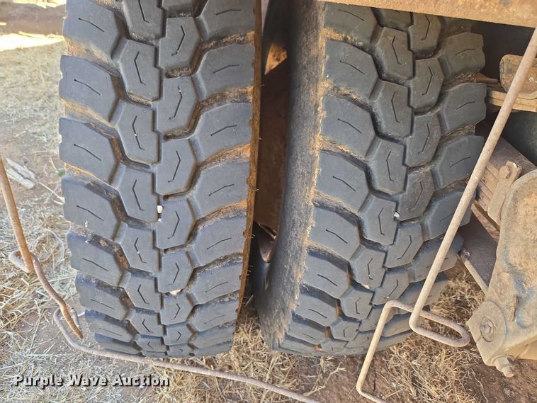 image for item ET1497 1987 Ford LN8000 feed mixer truck