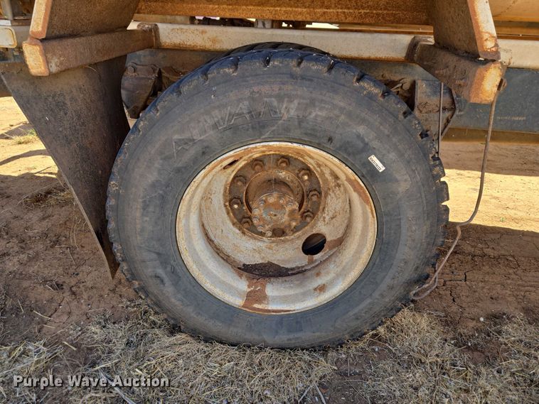 image for item ET1497 1987 Ford LN8000 feed mixer truck