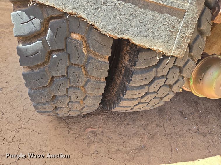 image for item ET1497 1987 Ford LN8000 feed mixer truck