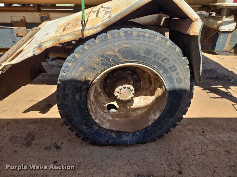 image for item ET1497 1987 Ford LN8000 feed mixer truck