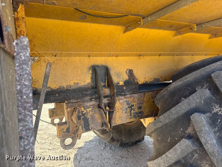 image for item ET1667 1992 TerraGator 8203 spreader