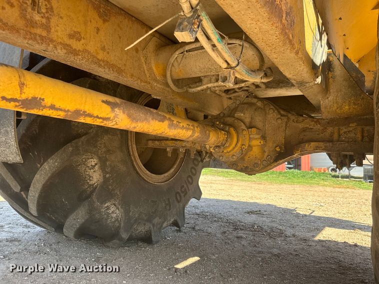 image for item ET1667 1992 TerraGator 8203 spreader