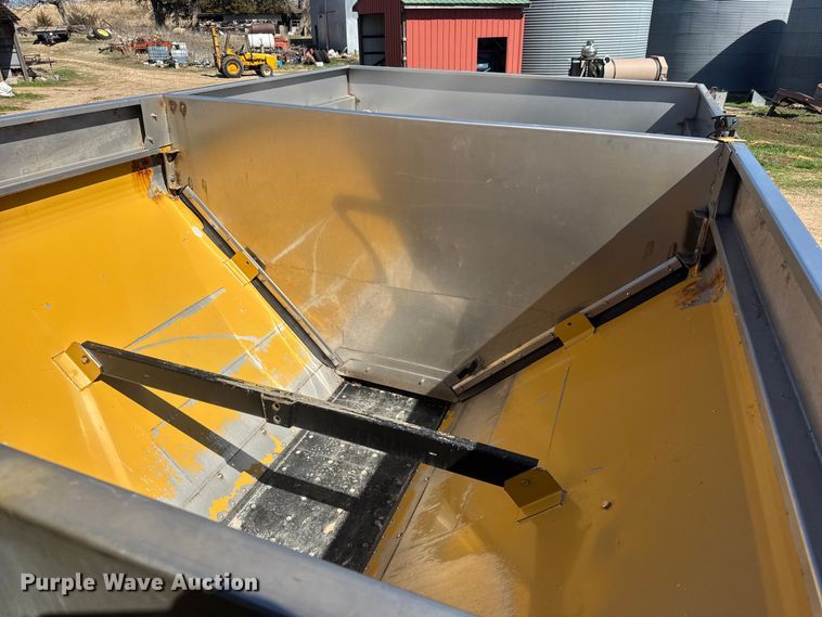 image for item ET1667 1992 TerraGator 8203 spreader