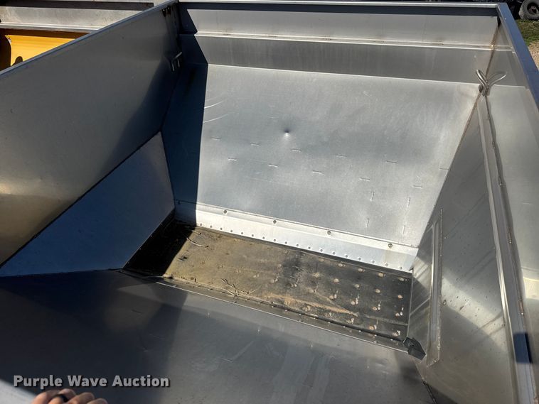 image for item ET1667 1992 TerraGator 8203 spreader