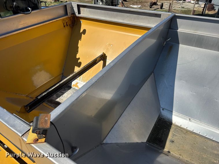 image for item ET1667 1992 TerraGator 8203 spreader